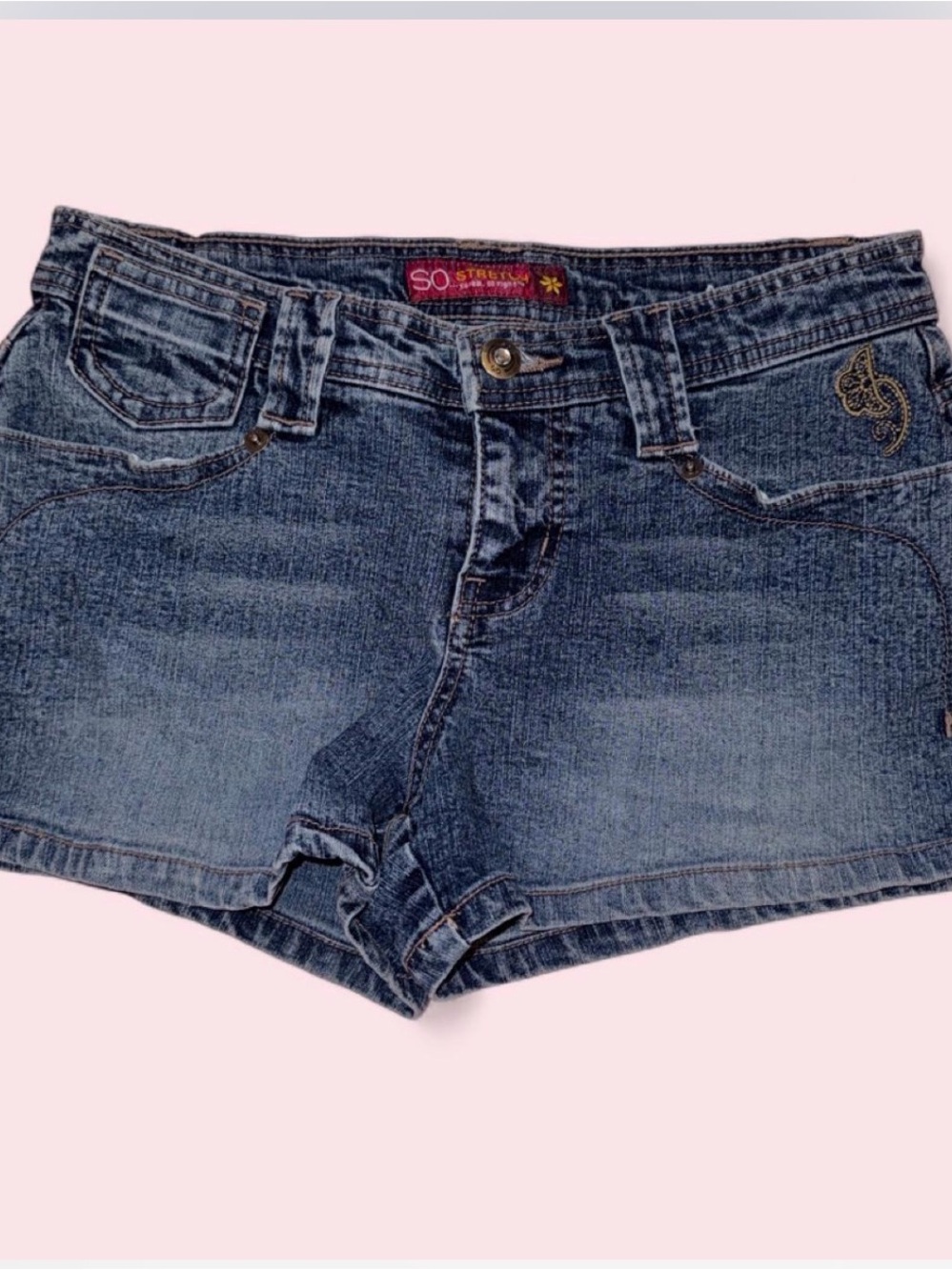 SO stretch denim shorts originate from the early-to-mid 2000s (Y2K era)